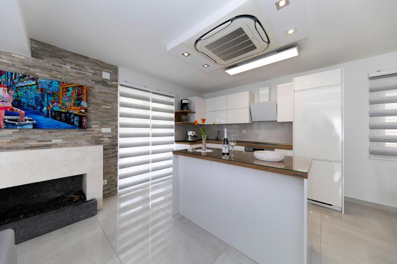 Joy 1 Apartment Новаля Екстериор снимка